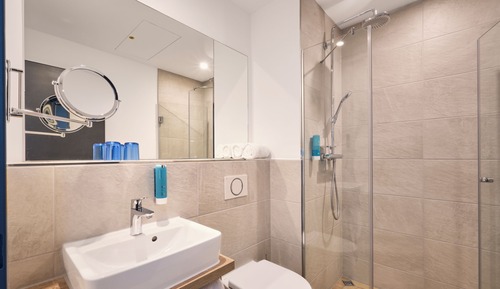 Habitación Business, 1 cama de matrimonio, balcón (Walk-in Shower)