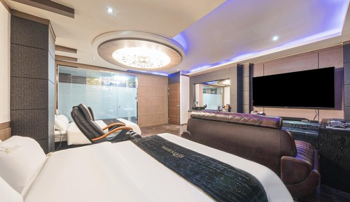 Room (VIP (Free WIFI/Netflix viewing availa)