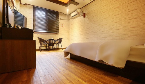 Room (Corner suite)
