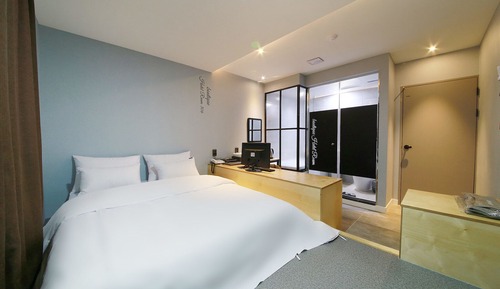Room (Standard room (Random assignment of r)