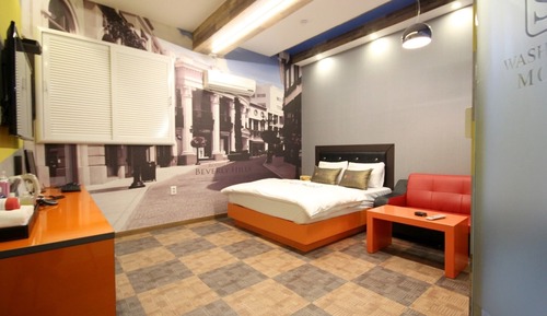 Room (Suite (Semi-Special Room/2PC/Netflix )