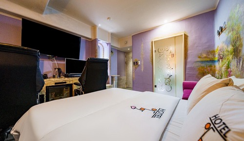 Room (Couple PC (RTX3060 32 inch 180hz PC d)