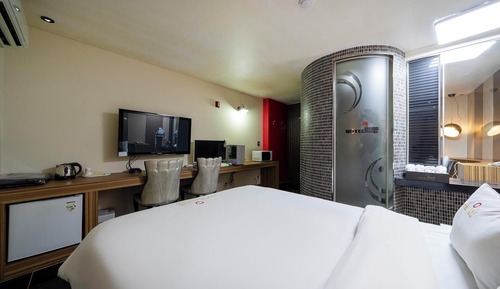 Room (Deluxe (styler microwave latest compu)
