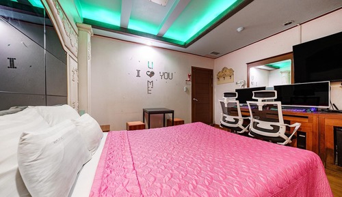 Room (Semi-special Room)