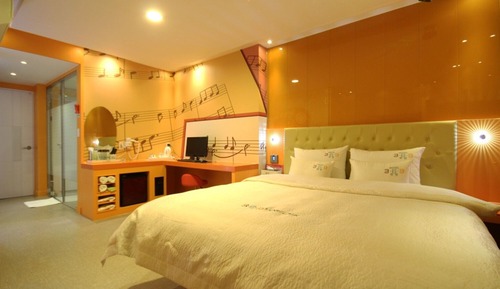 Room (Semi-Special Room)