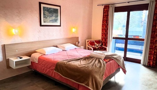 Habitación estándar con 1 cama doble o 2 individuales