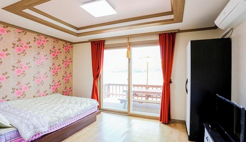 Room (Haedanghwa (Sweetbrier))