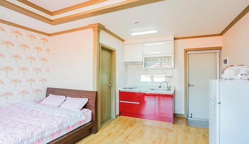 Room (Sunflower)