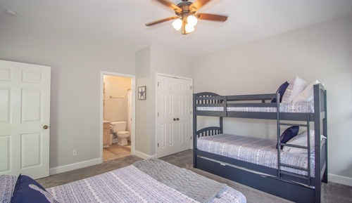 Casa, varias camas, patio, vistas al campo de golf (712 Bonito Dr)