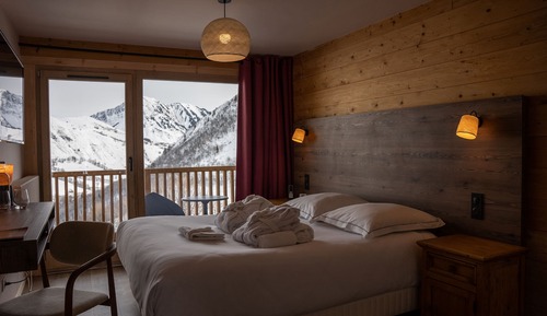 Habitación Confort con 1 cama doble o 2 individuales, vistas a la montaña