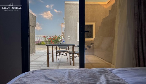 Habitación superior con 1 cama doble o 2 individuales, vistas a la ciudad
