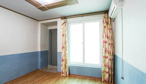 Room (Oak Room 202)