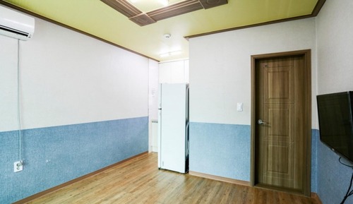 Room (Persimmon Tree Room 201)