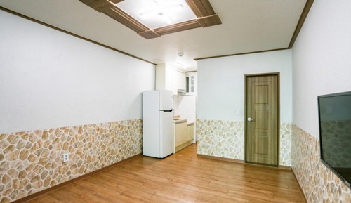 Room (Cassia Room 102)