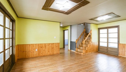 Room (Willow Room 204)