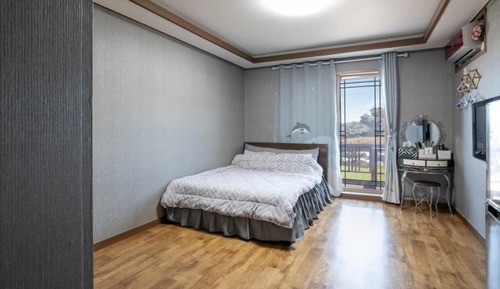 Room (Herb)
