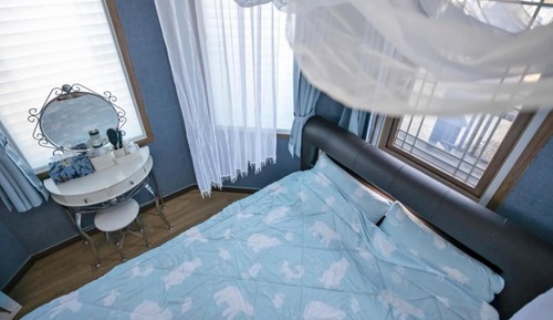 Room (Tiffany)