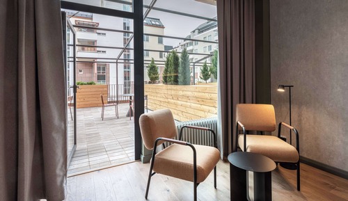 Habitación superior, 1 cama de matrimonio grande con sofá cama (Plus)