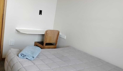 Habitación básica doble, 1 cama doble, no fumadores, baño compartido