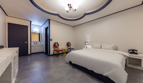 Room (Netflix Room)