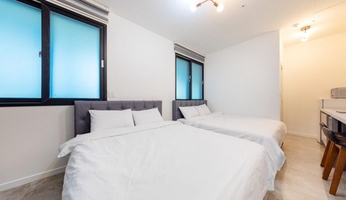 Room (102 (twin))