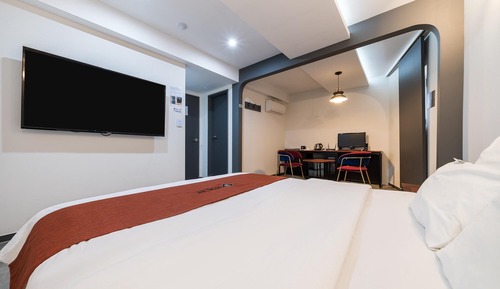 Room (Rider's Room (Bike storage available )