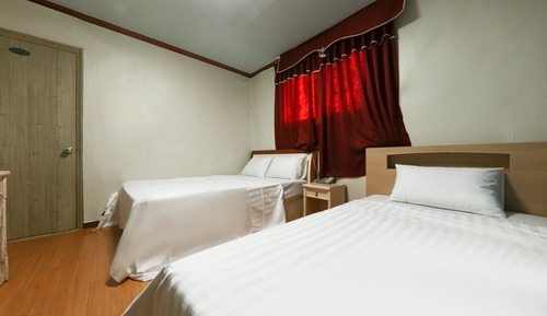 Room (Twin (Hard Drive-less PC))