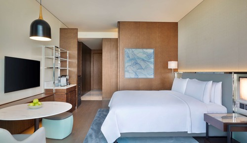 Habitación superior, 1 cama de matrimonio grande, vistas a la ciudad