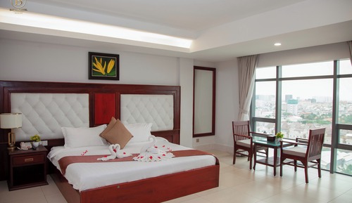 Habitación Deluxe doble, 1 cama de matrimonio grande, vistas a la ciudad