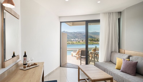 Habitación Deluxe doble, acceso a la piscina