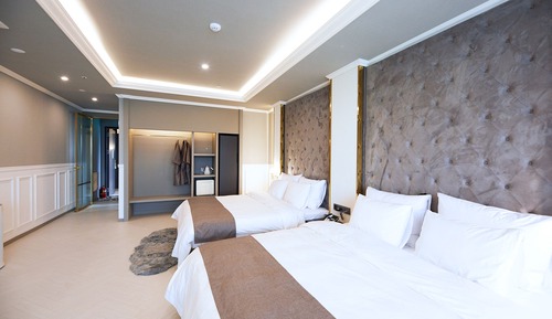 Habitación Premium con 2 camas individuales, vistas parciales al mar