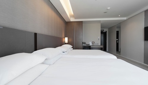 Habitación familiar con 2 camas individuales