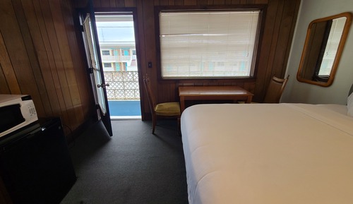 Habitación estándar, 1 cama de matrimonio, baño privado, vistas al patio (Standard Single Queen)