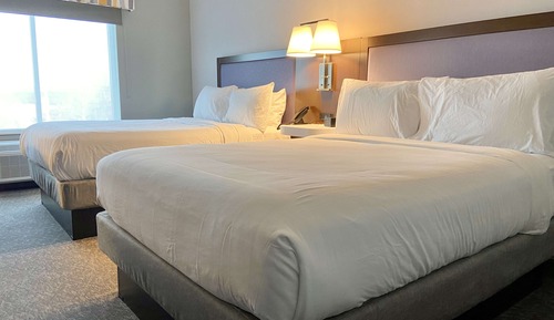 Habitación, 2 camas de matrimonio, frigorífico y microondas