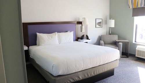 Habitación, 1 cama de matrimonio grande, frigorífico y microondas