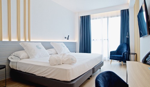 Habitación superior con 1 cama doble o 2 individuales