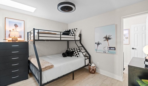 Apartamento, 4 habitaciones, balcón, junto a la playa (A14)