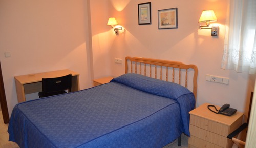 Habitación estándar con 1 cama doble o 2 individuales