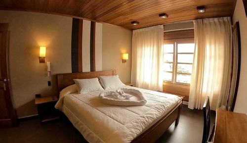 Habitación básica con 1 cama doble o 2 individuales