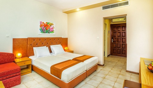 Habitación superior, vistas al jardín