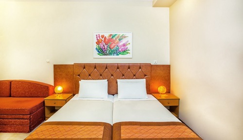 Double Room Now View (semi-ground floor based)