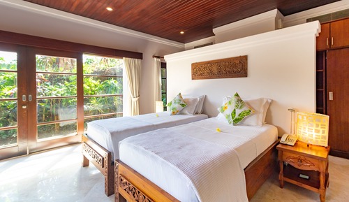 Suite Deluxe, vistas al jardín, junto a la piscina