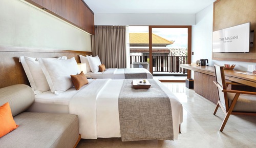 Deluxe Room Twin Bed with Daily Beers