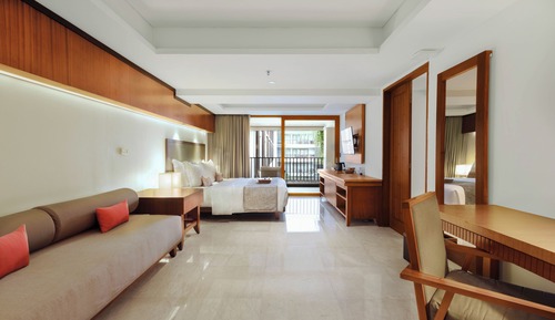 Deluxe Suite Pool View with Spa Bath and Daily Beers