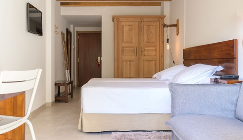 Habitación superior, terraza (2 Adults + 1 Child - Spa access)
