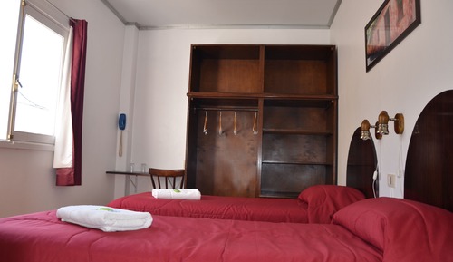 Habitación con 2 camas individuales