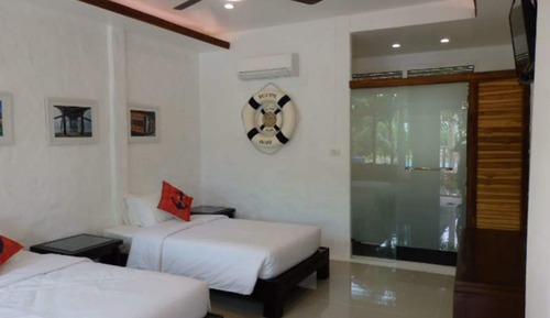 Standard Room - 200 meters away from the Parama Resort (there are golf carts available)