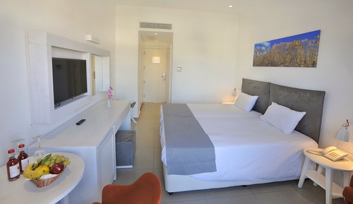 Habitación superior, vistas a la piscina
