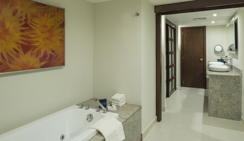 Luxury Junior Suite Ocean Corner View Diamond Club