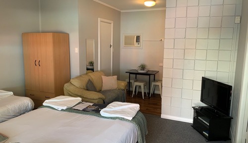 Estudio (Apartment Ground Floor)